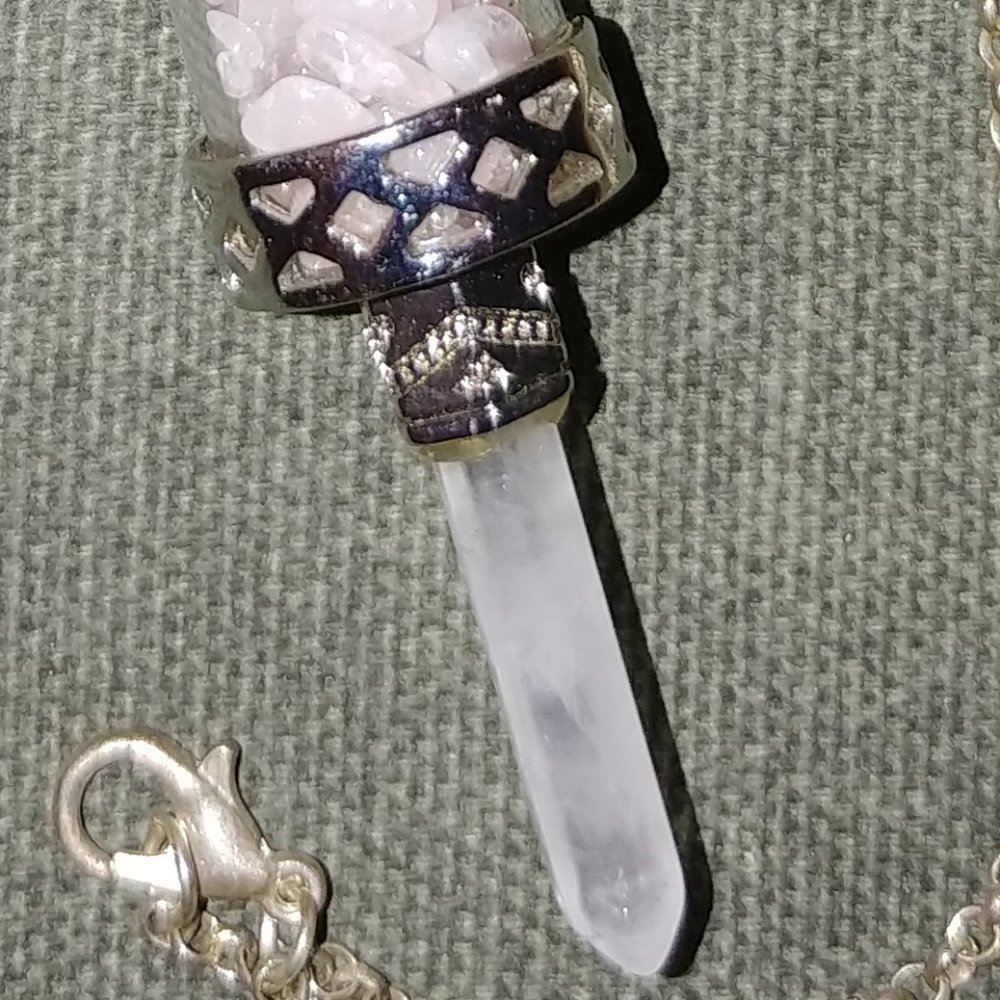 Stunning focal pendant with chain